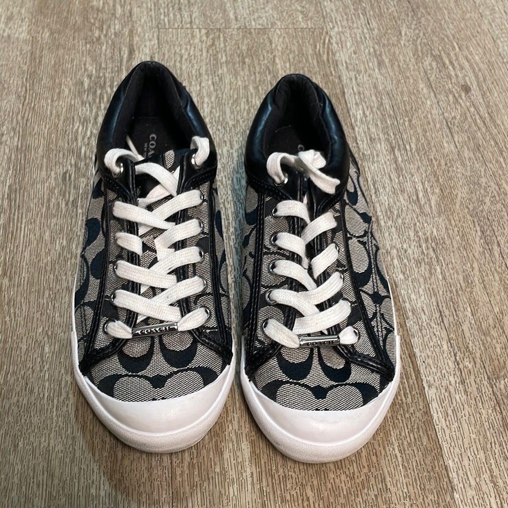 Coach Women's Black Signature Logo EUC Low-Top Sneakers